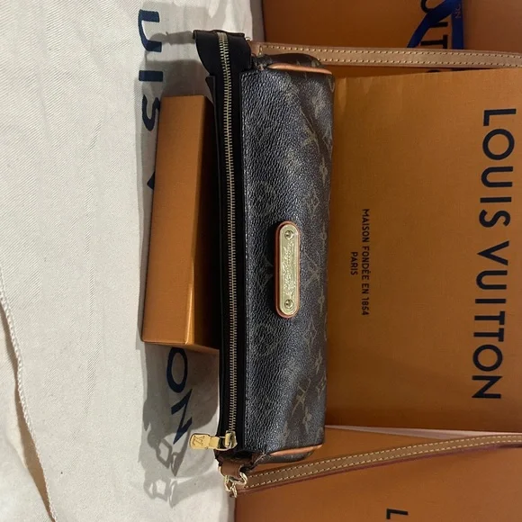 Louis Vuitton Monogram Crossbody Bag - Picture 6 of 16